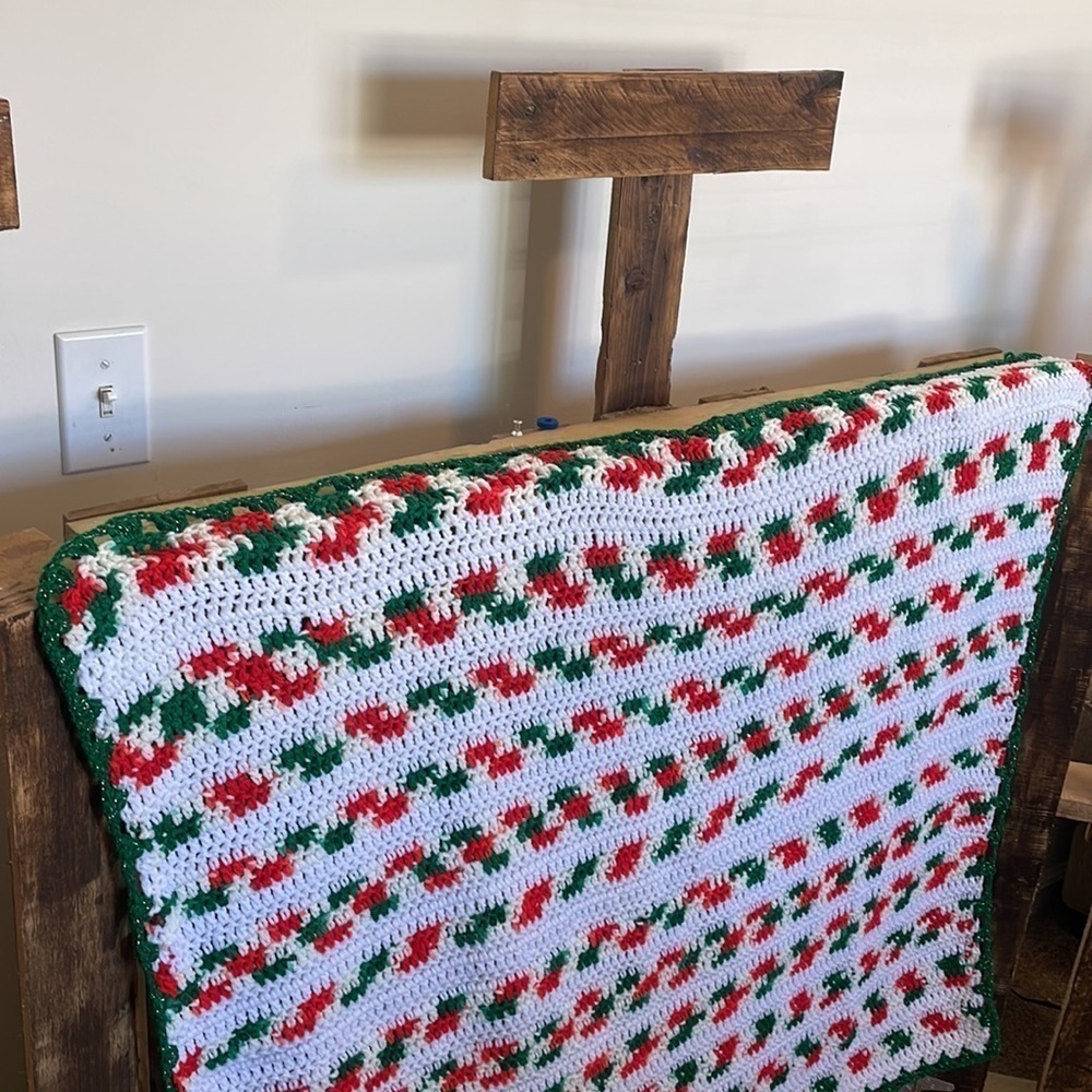 Unbranded Crochet blanket White Red Green festive handmade throw bedding OS - Picture 5 of 10